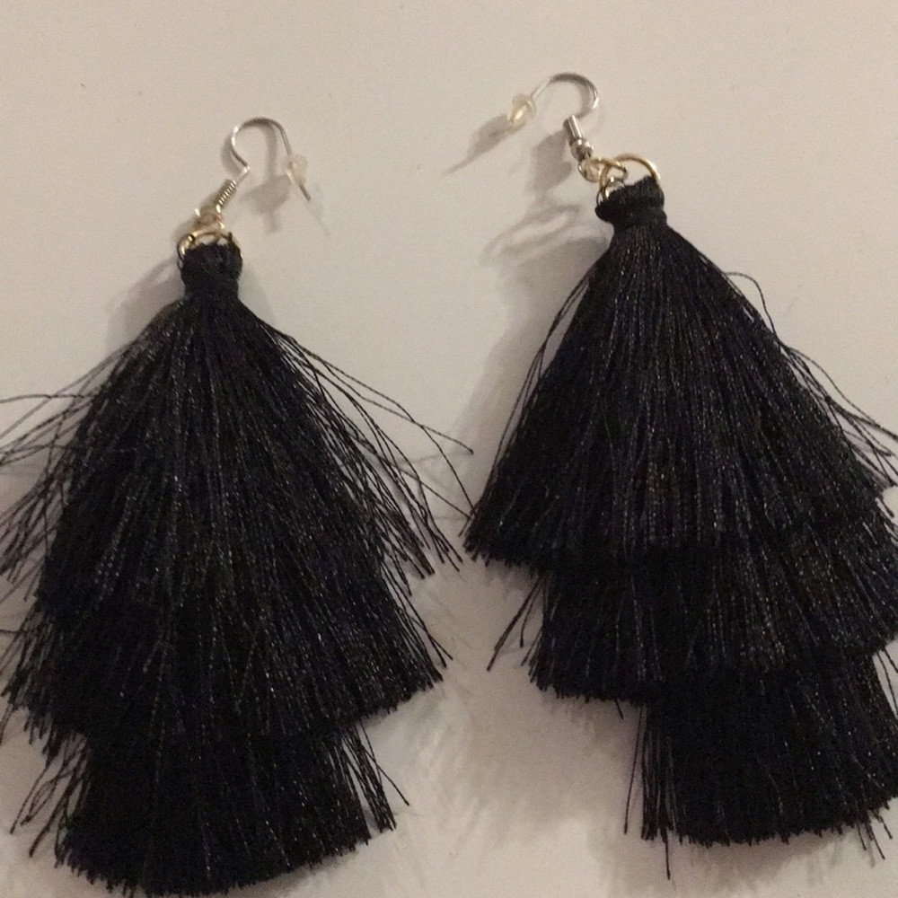Tiered Tassel Black Earrings (N)